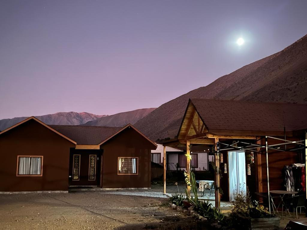 Cabanas Vicuna Cielo De Peralillo - Valle De Elqui Exteriör bild